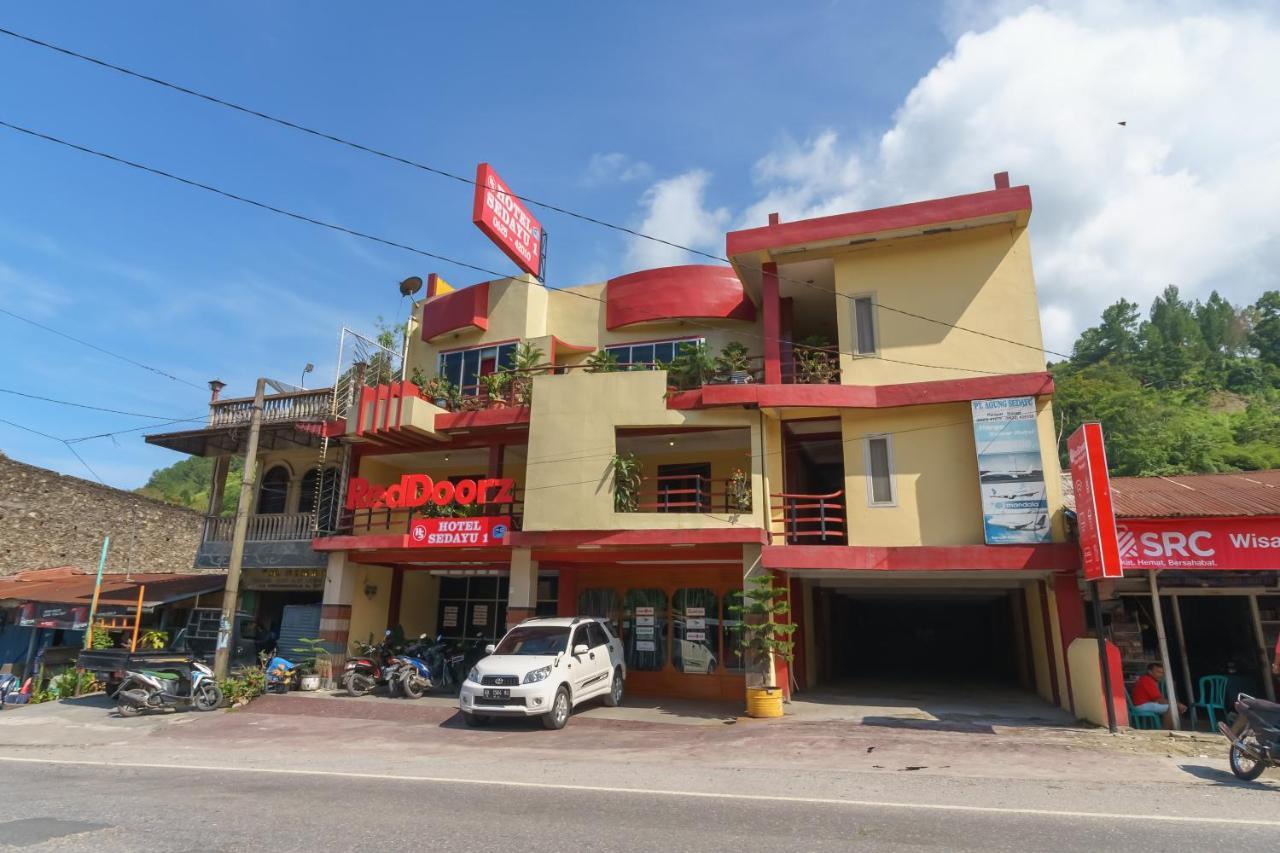 Hotel Reddoorz @ Parapat Exterior foto