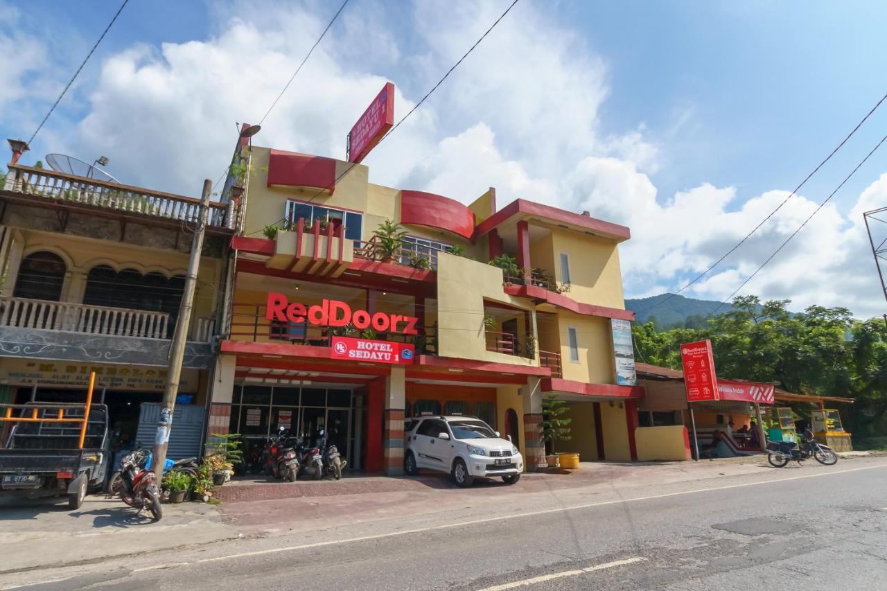 Hotel Reddoorz @ Parapat Exterior foto